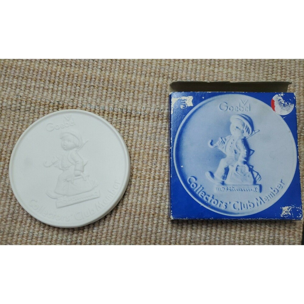 Vintage Goebel 1976 Hummel Collectors' Club Member 4" Bisque; West Germany Disk
